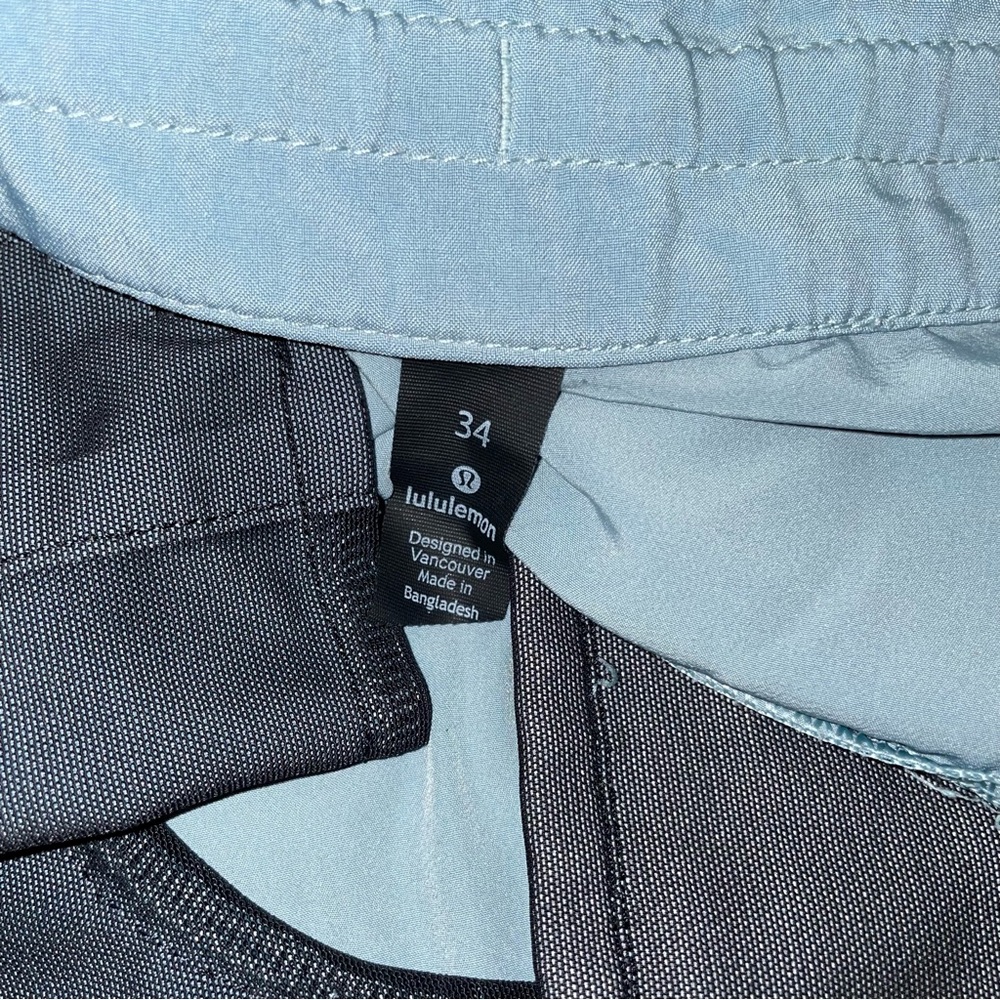 Lululemon shorts size 34 - Picture 4 of 11